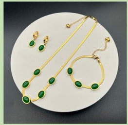 Set collar, pendientes y pulseras de esmeraldas